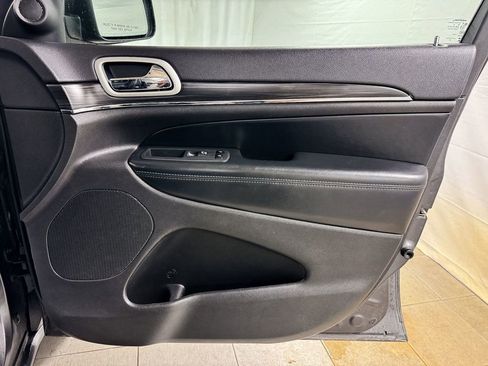 Used 2021 Jeep Grand Cherokee Limited image 17