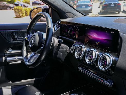 Used 2025 Mercedes-Benz GLA 250 image 21