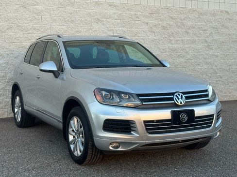 Used 2012 Volkswagen Touareg Sport image 3