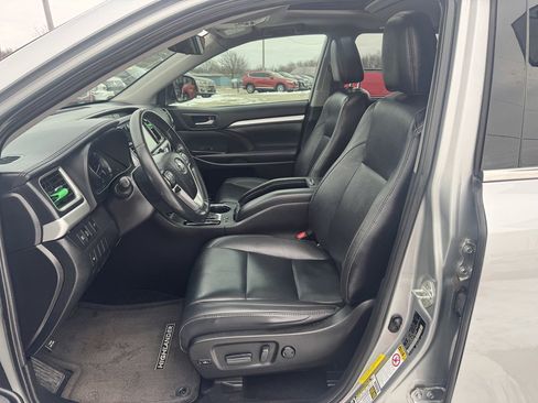 Used 2019 Toyota Highlander XLE image 22