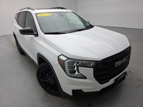 Used 2023 GMC Terrain SLT w/ Tech Package AWD/4WD image 4