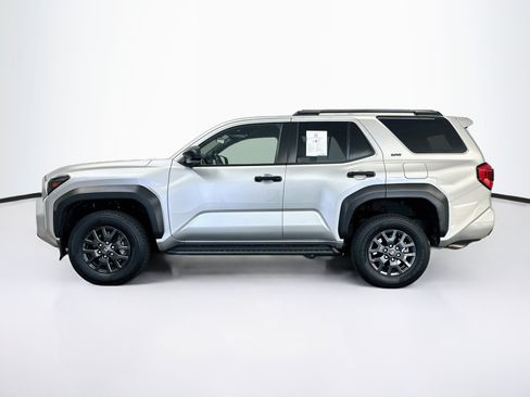 Used 2025 Toyota 4Runner SR5 AWD/4WD image 4