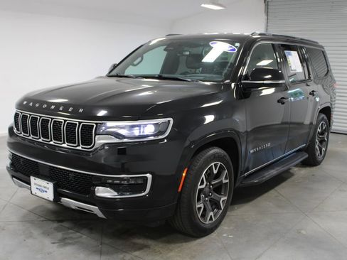 Used 2024 Jeep Wagoneer Series III AWD/4WD image 4