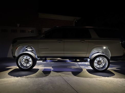 Used 2021 Chevrolet Suburban High Country image 72