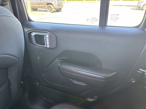 Used 2022 Jeep Wrangler Unlimited Sport image 14