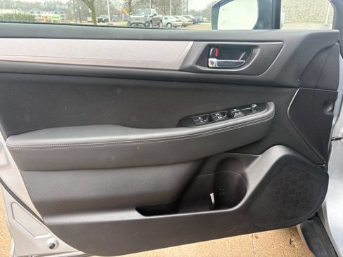 Used 2017 Subaru Outback 2.5i Premium image 9