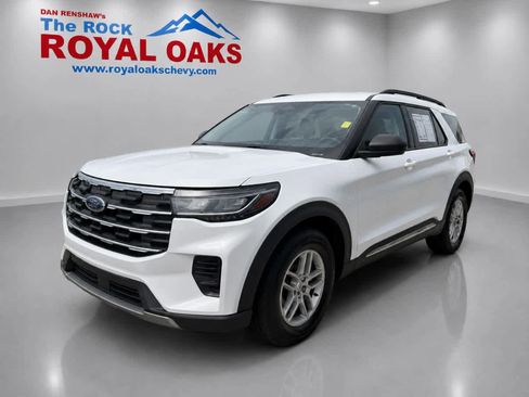 Used 2025 Ford Explorer Active RWD image 1