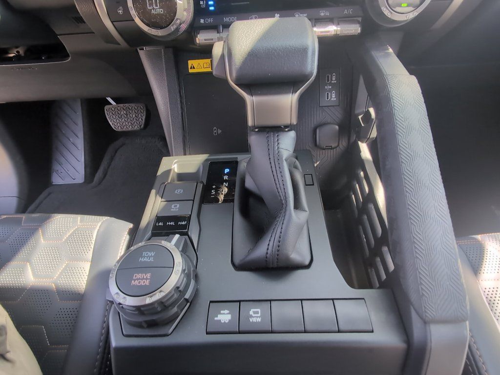 Used 2025 Toyota 4Runner Platinum AWD/4WD image 21