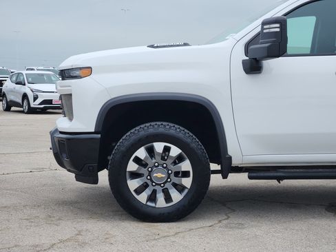 Used 2024 Chevrolet Silverado 2500 Custom w/ Custom Value Package AWD/4WD image 9