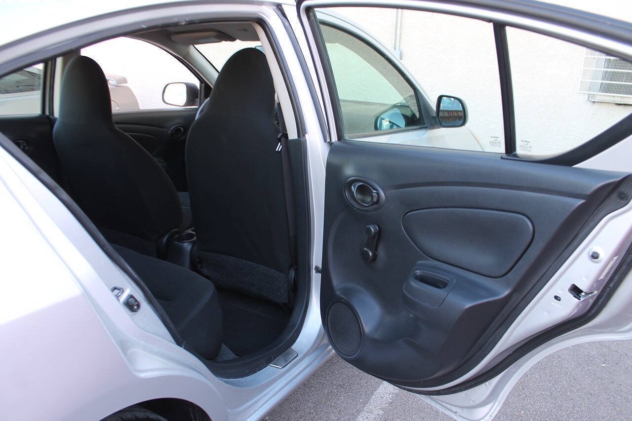 Used 2015 Nissan Versa S Plus FWD image 28