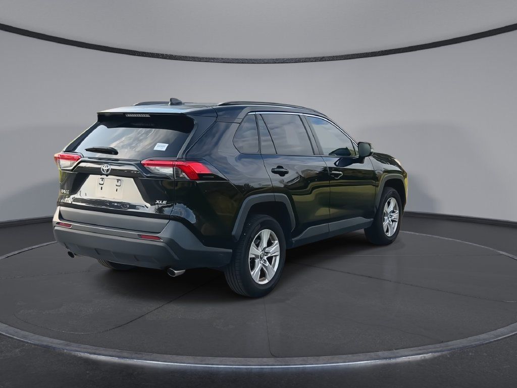 Used 2021 Toyota RAV4 XLE FWD image 8