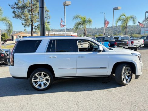 Used 2019 Cadillac Escalade Premium Luxury image 10
