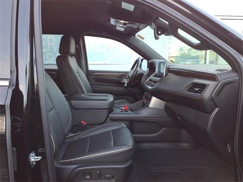 Used 2023 Chevrolet Suburban Premier image 22