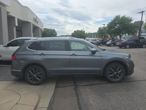 Used 2023 Volkswagen Tiguan SE w/ Panoramic Sunroof Package AWD/4WD image 10