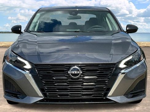 Used 2024 Nissan Altima 2.5 SV FWD image 2