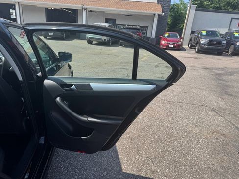 Used 2013 Volkswagen Jetta SE image 19