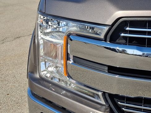 Used 2019 Ford F150 Lariat w/ Equipment Group 501A Mid image 9