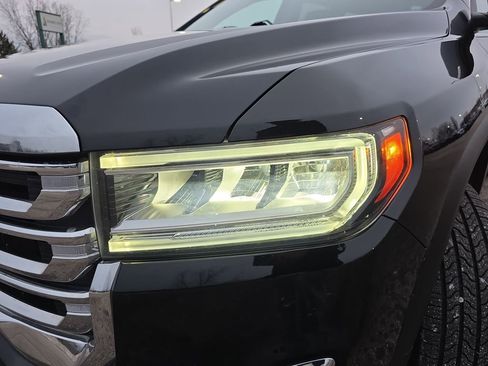 Certified 2023 GMC Acadia SLT w/ Preferred Package image 35