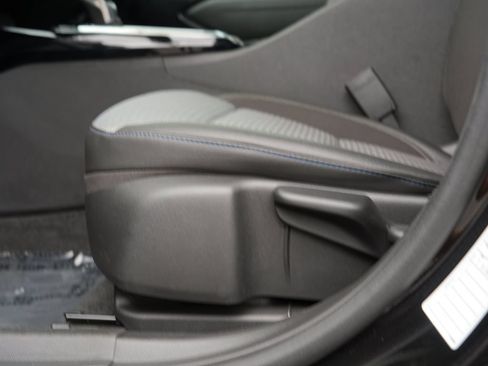 Certified 2025 Chevrolet Trax LT w/ LT Convenience Package FWD image 15