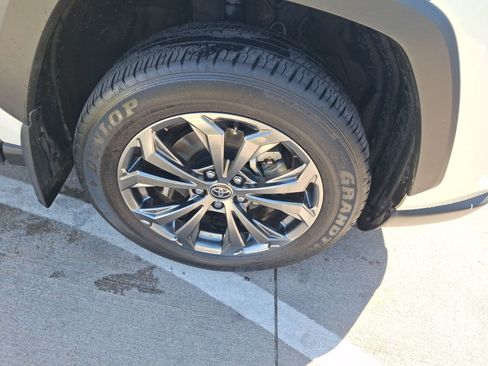 Used 2022 Toyota RAV4 Limited image 11