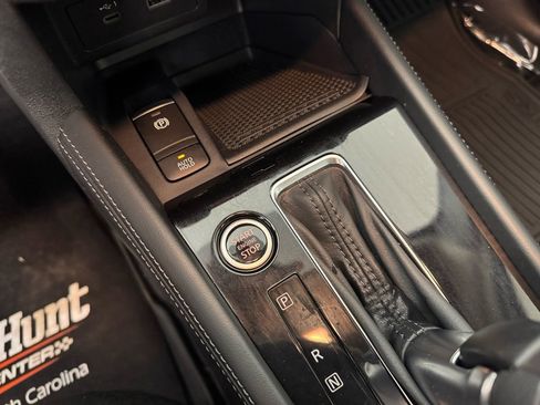 Used 2024 Nissan Kicks SR image 18