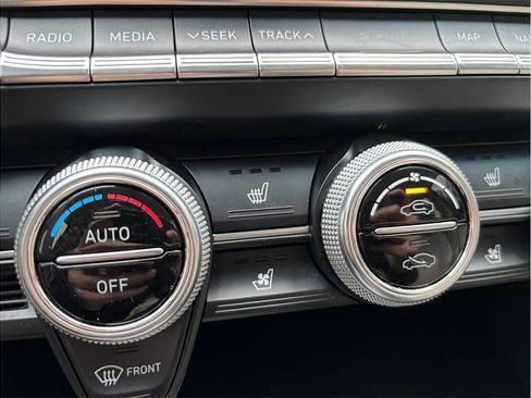 Used 2019 Genesis G70 3.3T Design image 38