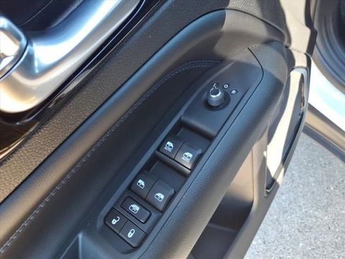 New 2026 Jeep Compass Latitude image 19