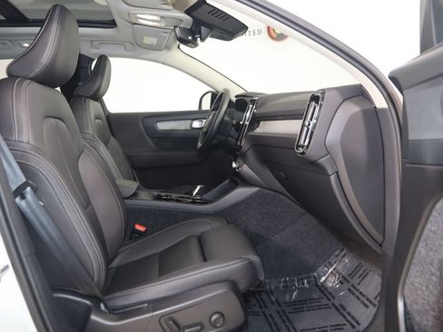 Used 2026 Volvo XC40 B5 Plus AWD/4WD image 13