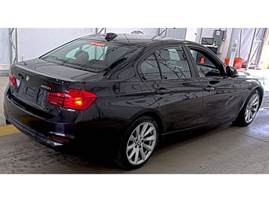 Used 2018 BMW 320i xDrive Sedan AWD/4WD image 5