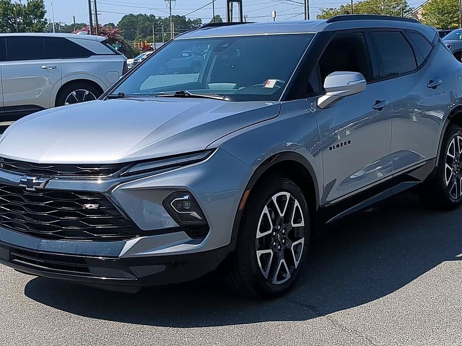 Used 2023 Chevrolet Blazer RS AWD/4WD image 8