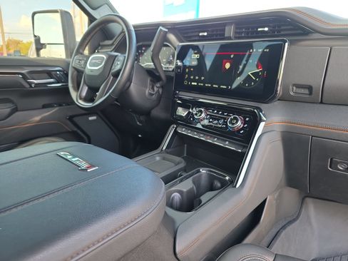 Used 2024 GMC Sierra 2500 AT4 w/ AT4 Premium Plus Package AWD/4WD image 17