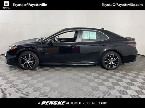 Used 2024 Toyota Camry SE image 2