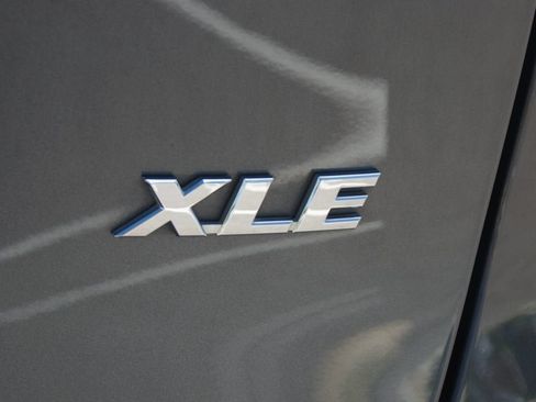 Used 2021 Toyota RAV4 XLE FWD image 18