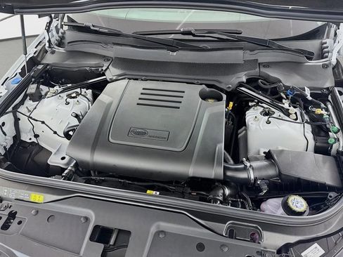 New 2025 Land Rover Discovery Dynamic SE image 32