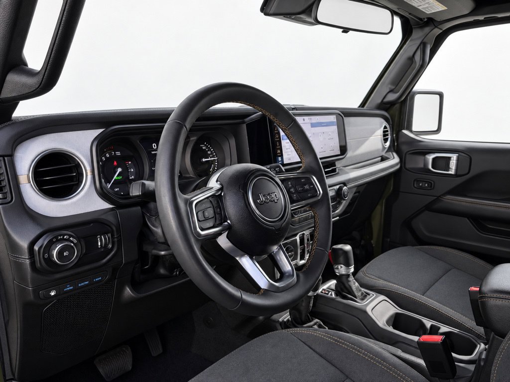 Used 2024 Jeep Wrangler Unlimited Sahara w/ Safety Group AWD/4WD image 18