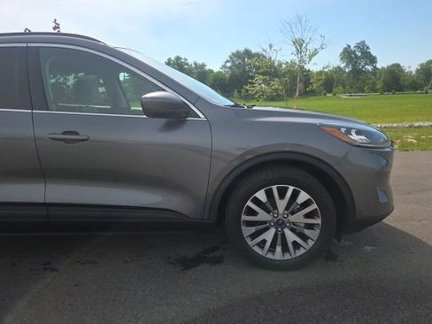 Used 2022 Ford Escape Titanium AWD/4WD image 4