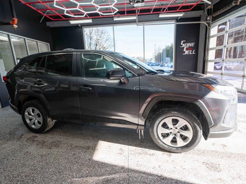 Used 2024 Toyota RAV4 LE image 5