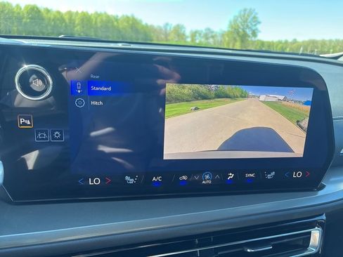 New 2026 Chevrolet Traverse LT w/ Midnight/Sport Edition FWD image 25