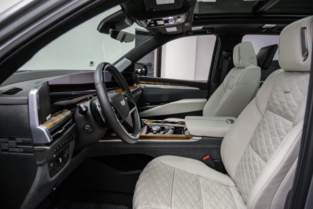 Used 2025 Cadillac Escalade Sport Platinum AWD/4WD image 6