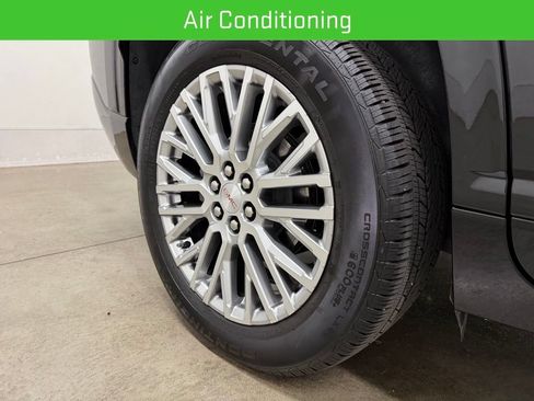 Used 2026 GMC Acadia Denali w/ LPO, Floor Liner Package AWD/4WD image 12