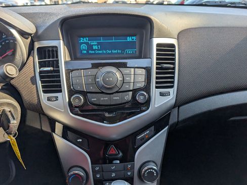 Used 2015 Chevrolet Cruze LT image 17