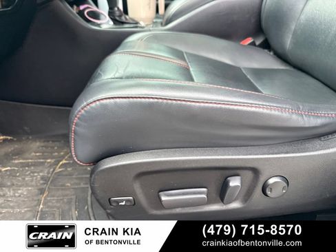 Used 2019 Toyota Highlander SE FWD image 22
