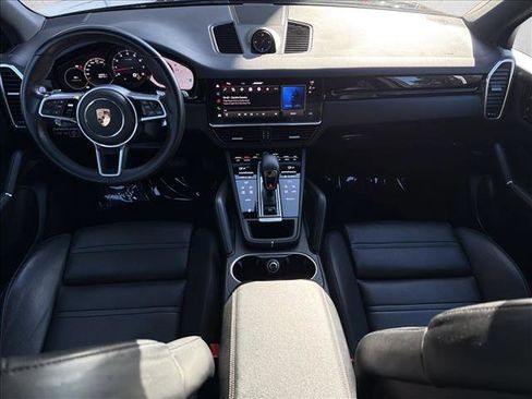 Used 2022 Porsche Cayenne image 25