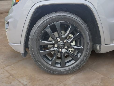 Used 2018 Jeep Grand Cherokee Altitude image 29