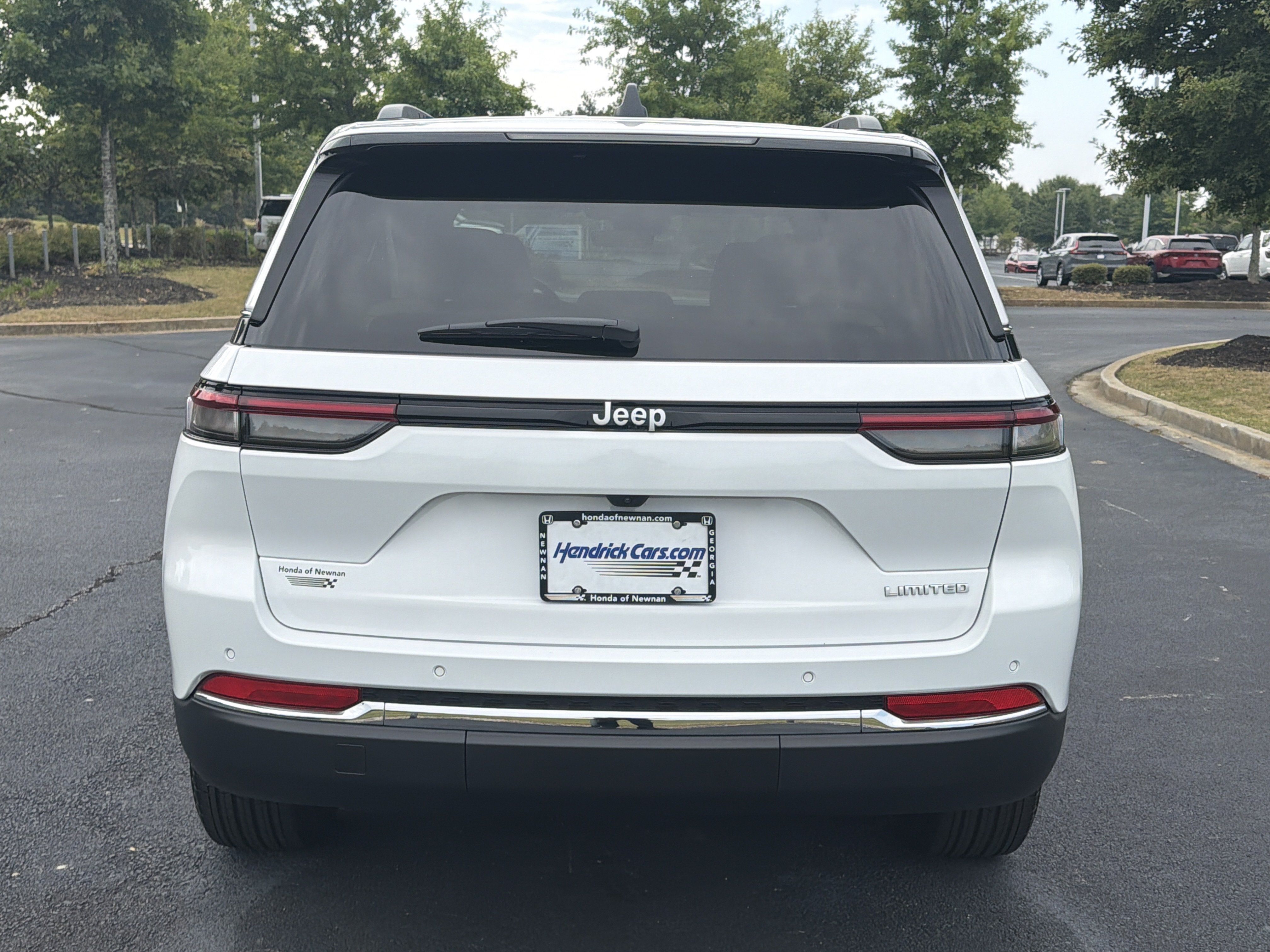 Used 2025 Jeep Grand Cherokee Limited RWD image 8