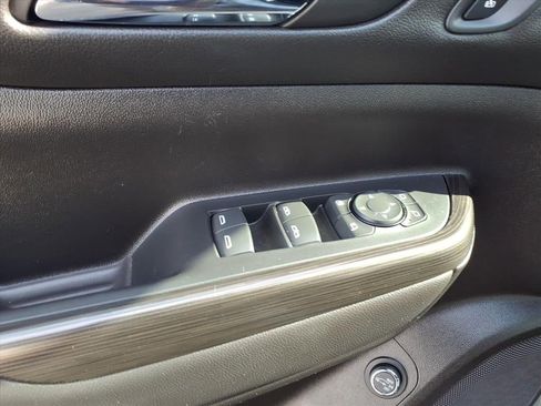 Used 2023 GMC Acadia SLT w/ Elevation Edition image 13