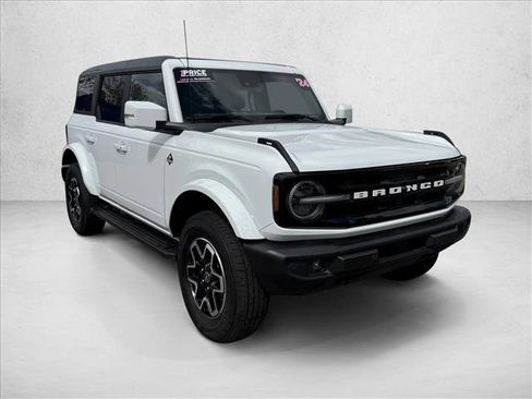 Used 2024 Ford Bronco Outer Banks AWD/4WD image 3