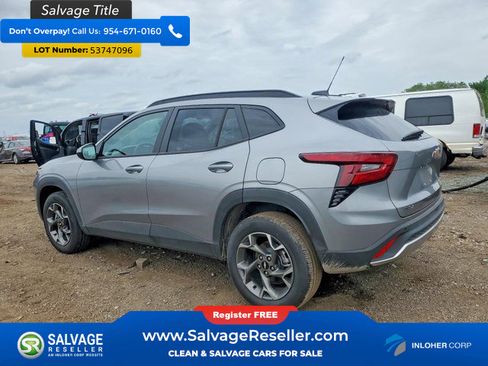 Used 2026 Chevrolet Trax LT w/ Driver Confidence Package FWD image 3