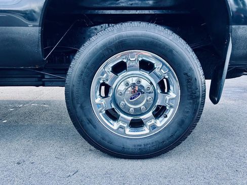 Used 2014 Ford F250 Lariat w/ Chrome Package image 39