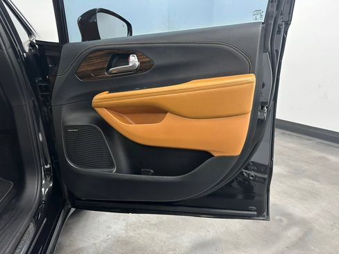 Used 2022 Chrysler Pacifica Pinnacle image 28